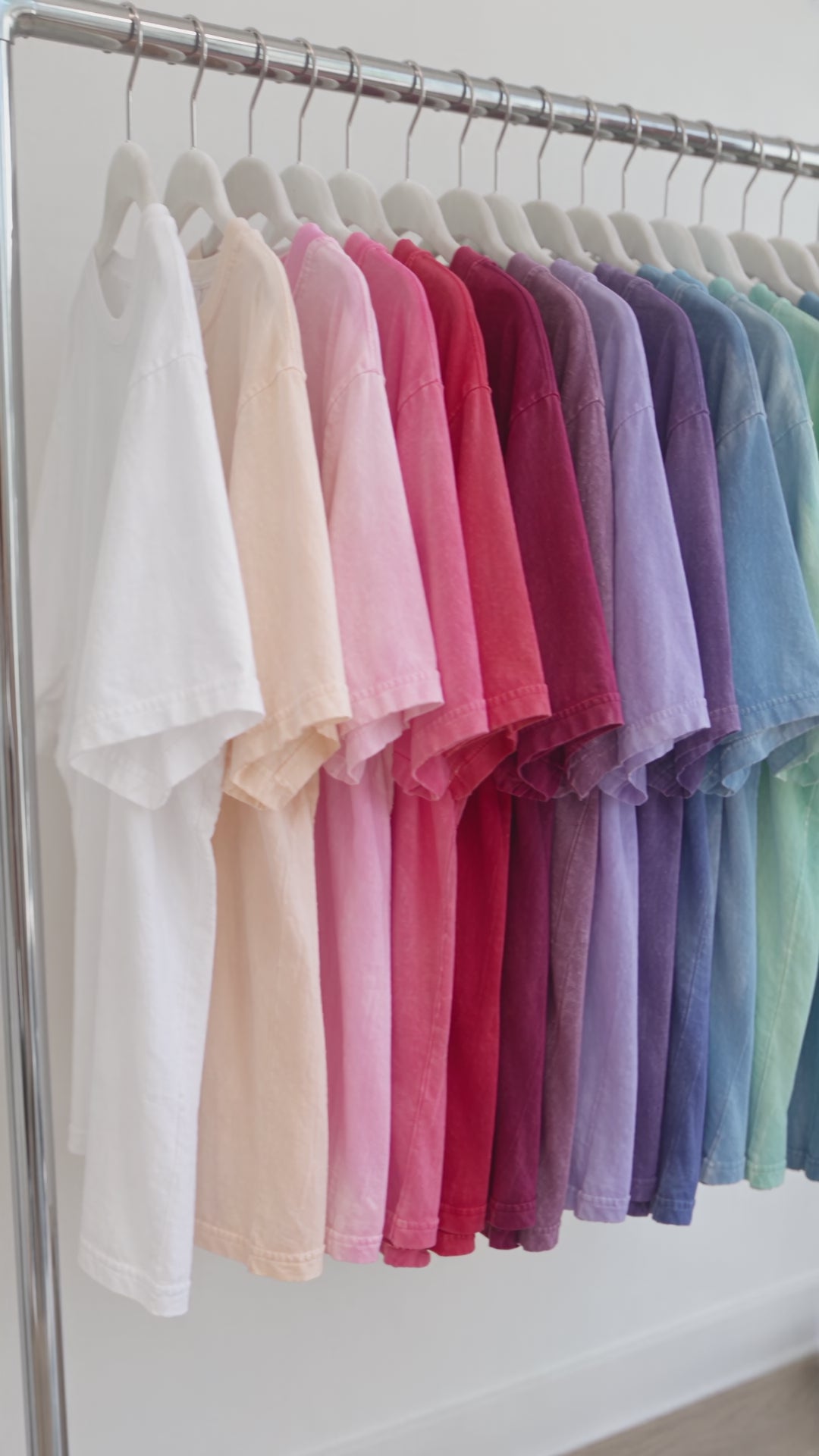 People One Star Review Comfort Colors shirt video: color rack and try-on by a woman and a man